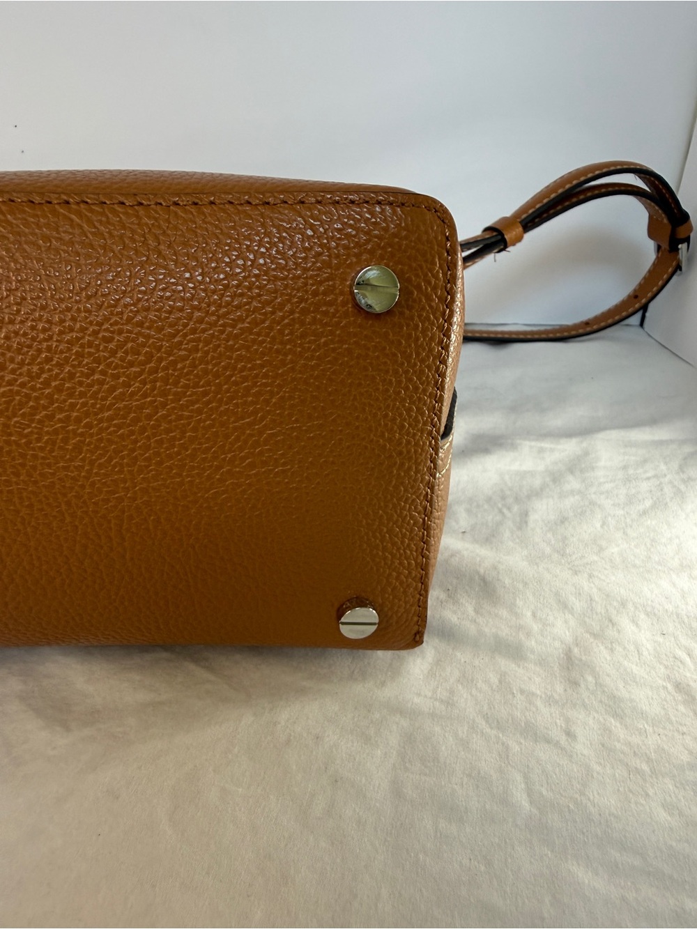 TOTEME T-Lock Medium Top Handle Bag in Tan Grained Leather - Picture 11 of 12